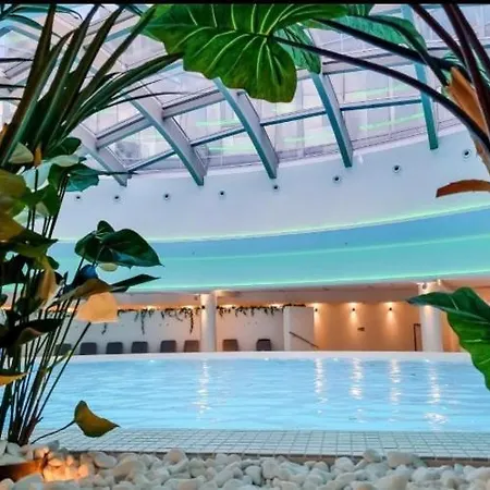 Hanza Tower 24 Jacussi & Pool Apartment