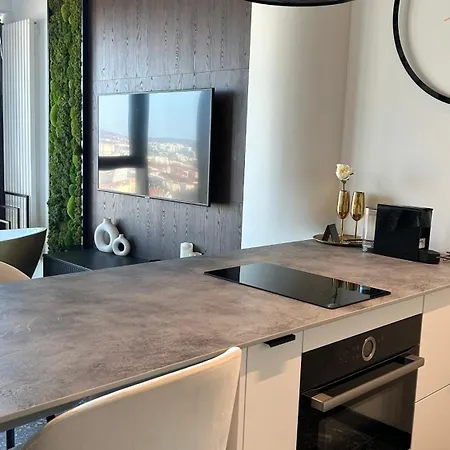 Hanza Tower 24 Jacussi & Pool Apartment *